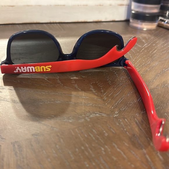 Bottle opener Cleveland Indians C + Subway logo sunglasses - Picture 4 of 7